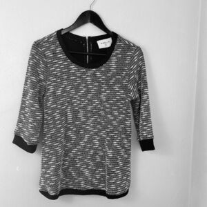 🆕 EMELIA Black/White Top. Sz XS.